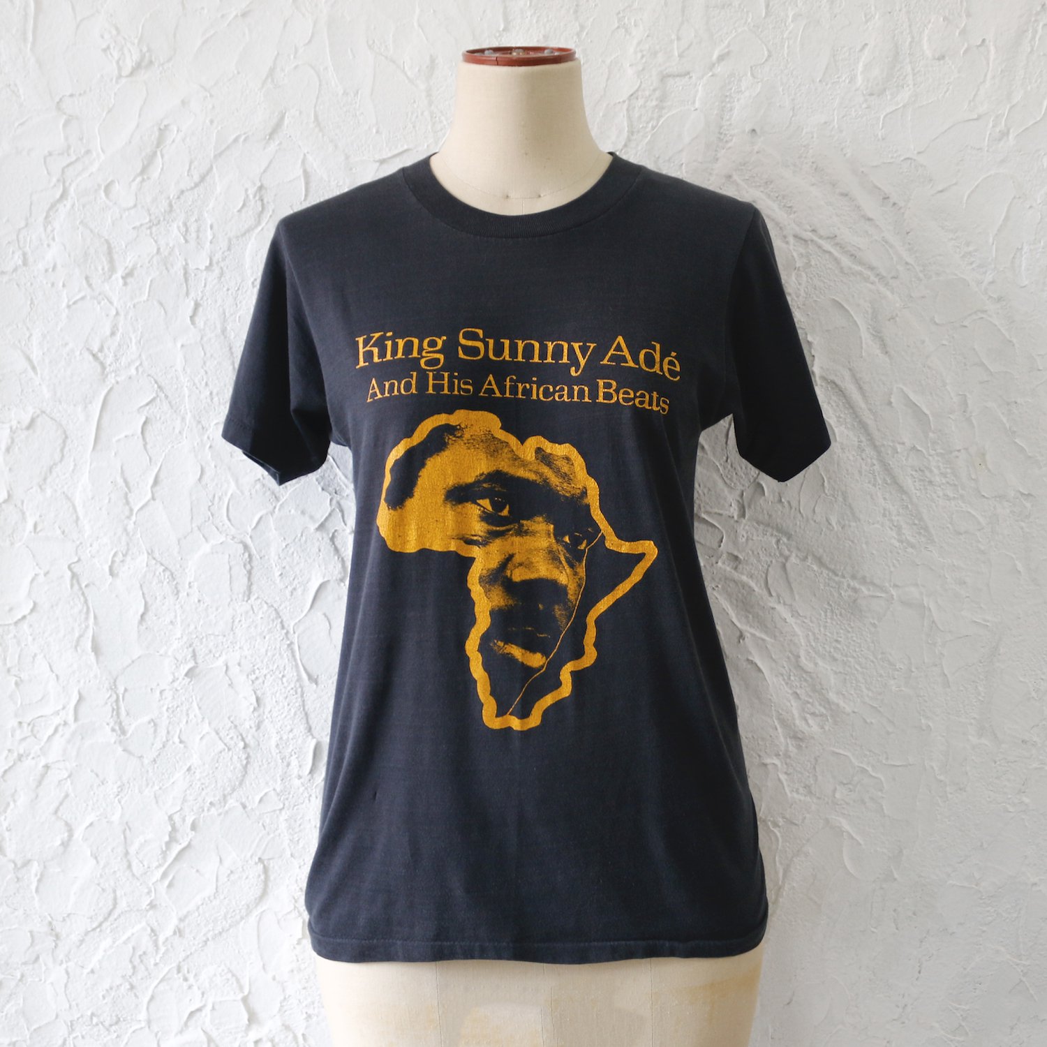 <img class='new_mark_img1' src='https://img.shop-pro.jp/img/new/icons8.gif' style='border:none;display:inline;margin:0px;padding:0px;width:auto;' />Vintage Clothes /70's King Sunny Ade Tee